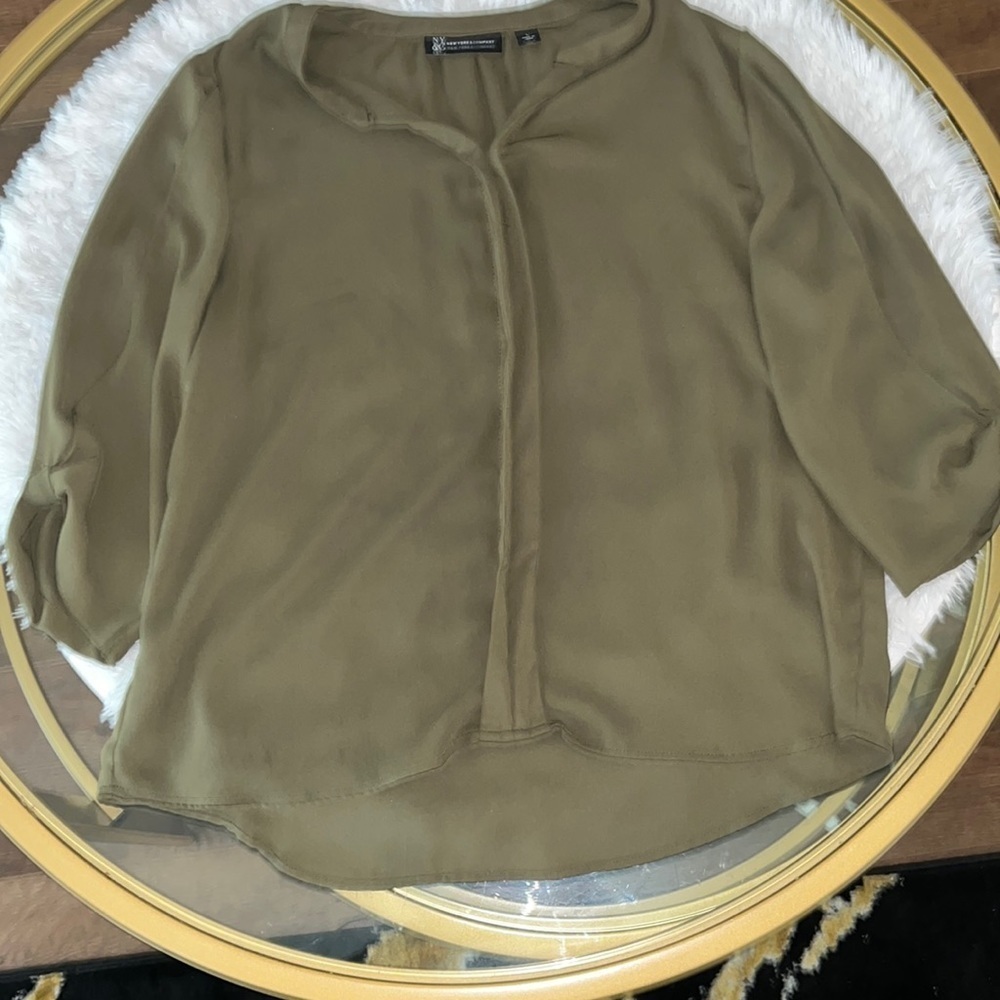 Dark Green New York & Co blouse long sleeve EUC